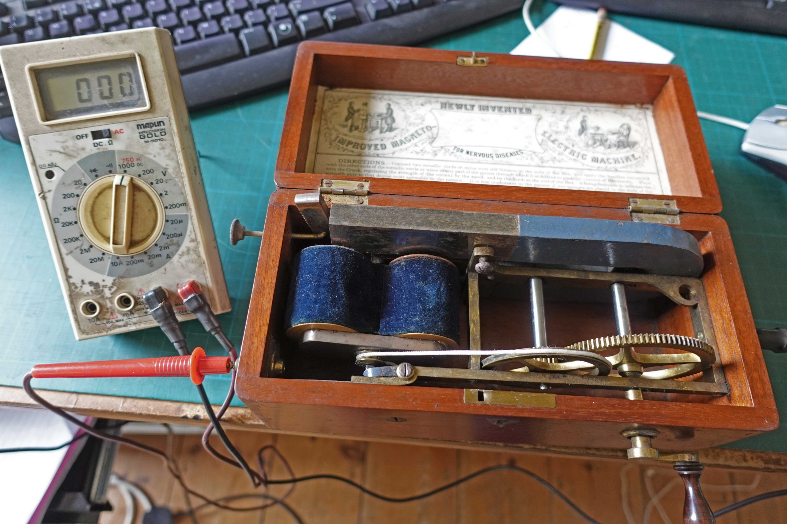 Victorian electrotherapy magneto