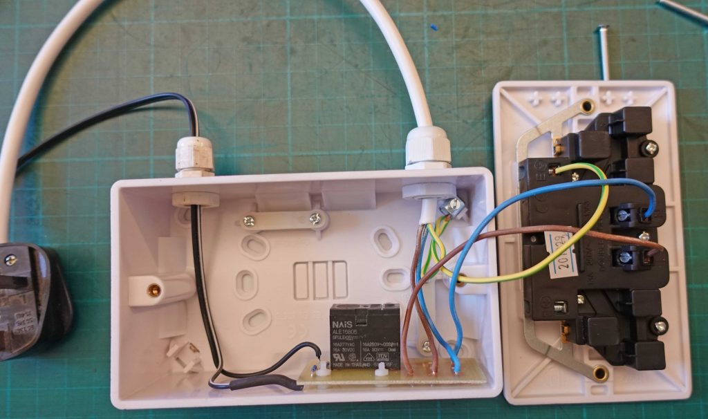 Laser cutter - relay switch for extractor etc.