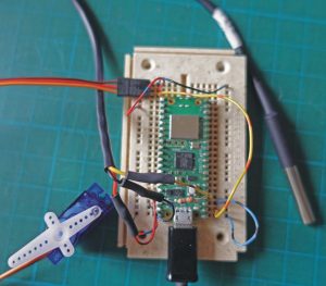 Pico OneWire sensor and servo test